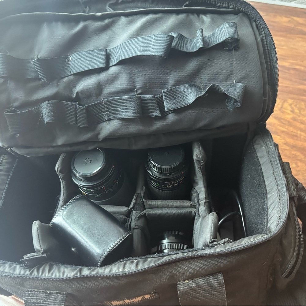 Canon T90 Camera Bag with Lenses - Picture 2 of 11